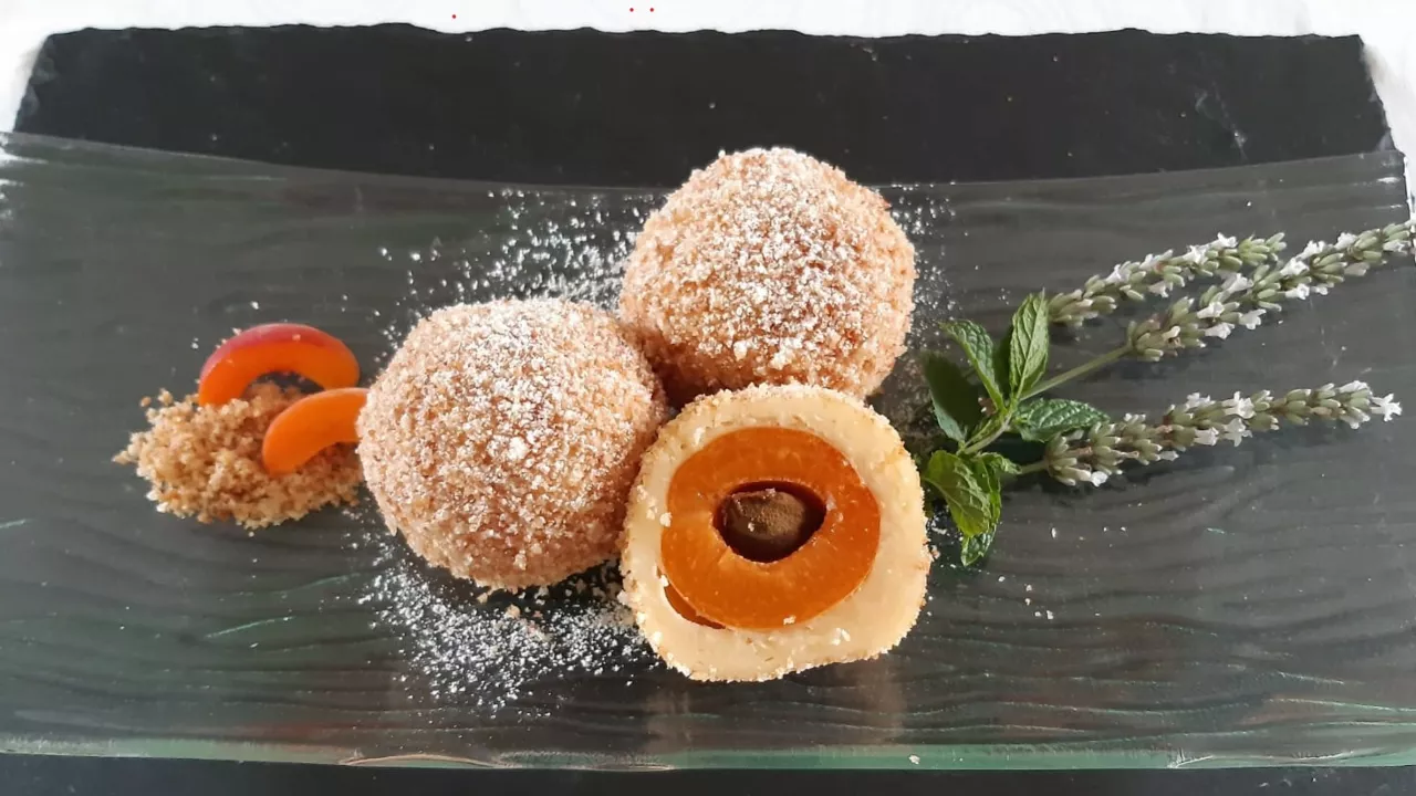 Marillenknödel mit Brandteig